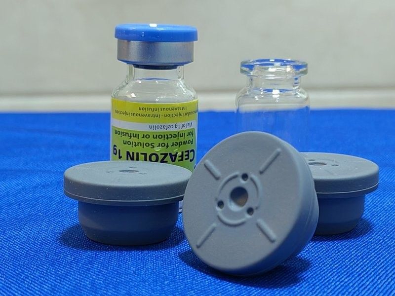 Conformidade GMP 13mm 20mm 23mm 28mm 32mm Estéril rolante de borracha butílica médica para frasco de perfusão de vidro