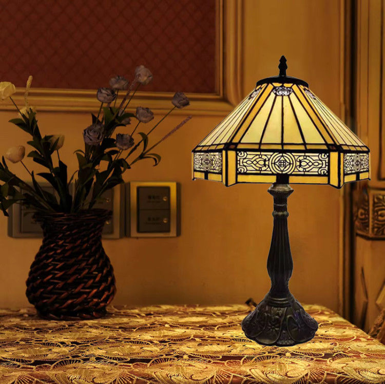 Hexagon 30cm 40cm Hotel Lâmpada de mesa de luxo Bar Quarto de dormir Sala de estar Dormitório Lâmpada de mesa de vidro colorido LED feita à mão